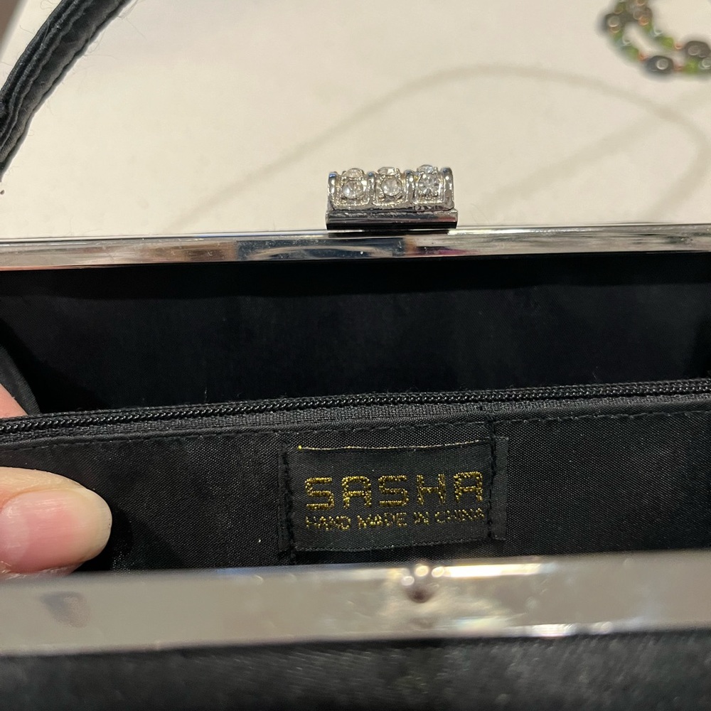 Vintage Sasha Fancy Black Rhinestone Snap Closure Purse
New never used - Picture 5 of 9